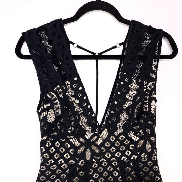 Free People One Million Lovers Mini Dress Size 4 Black Lace Overlay Low V-neck - Picture 3 of 16